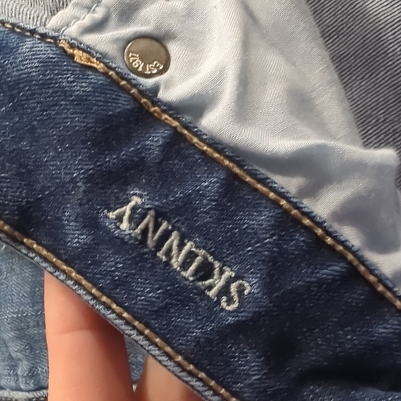 Blue Jeans - Picture 6 of 9